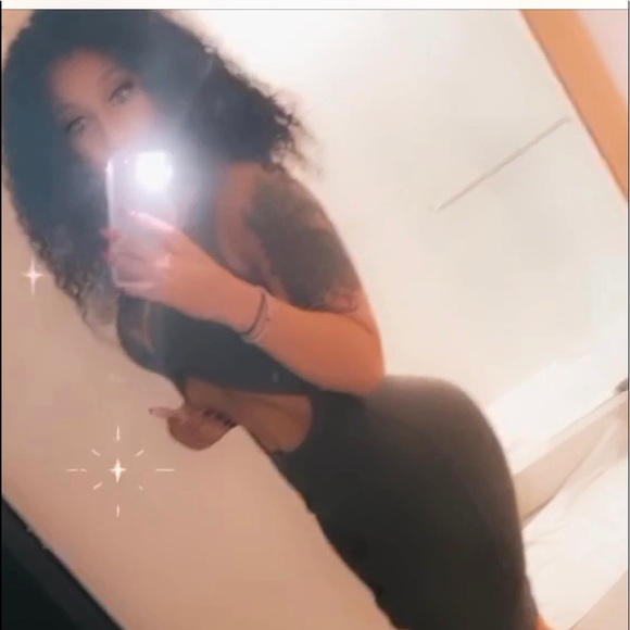 Meet your Posher, Javia - Picture 2 of 2